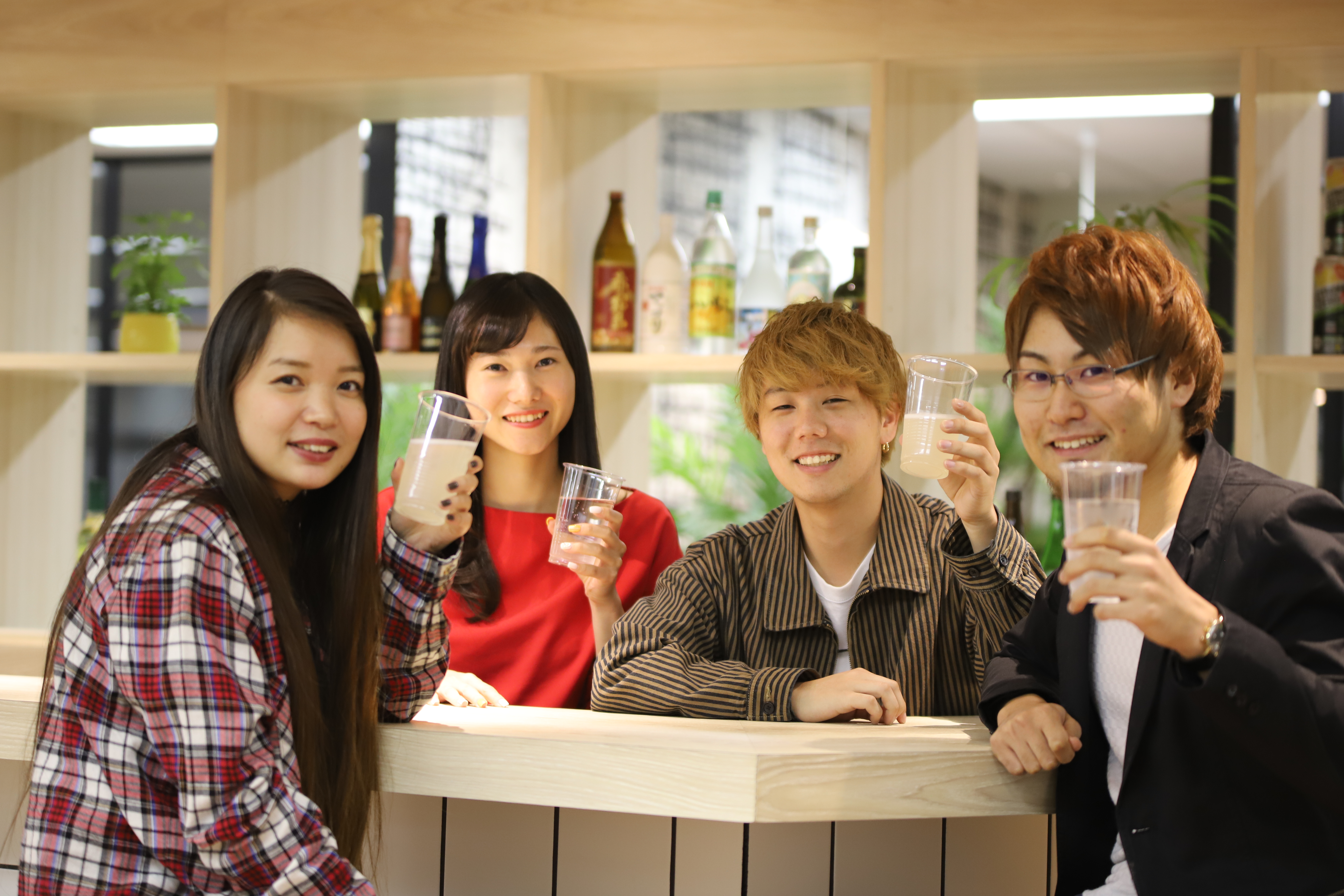 オフィスで乾杯